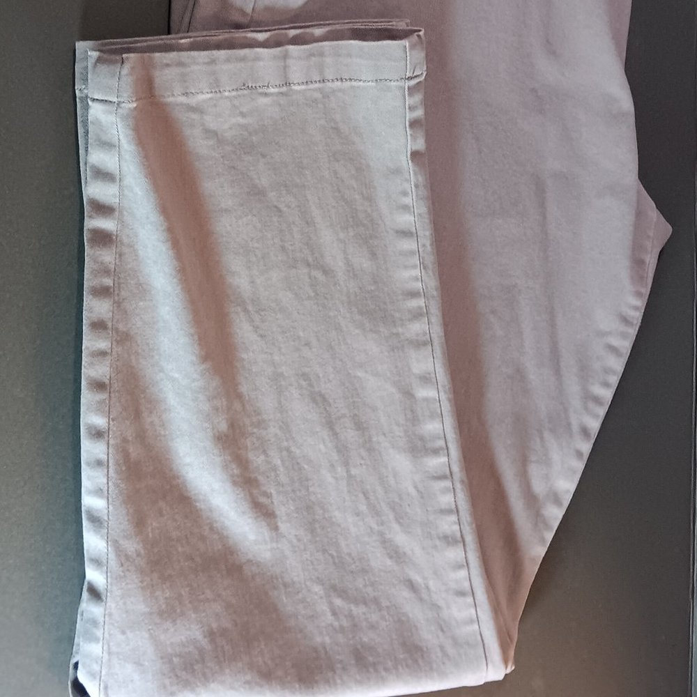 MENS STRETCH COMFORT CHINO PANTS - ATHLETIC FIT - 42W X 30L - GRAY / SILVER - Picture 2 of 3